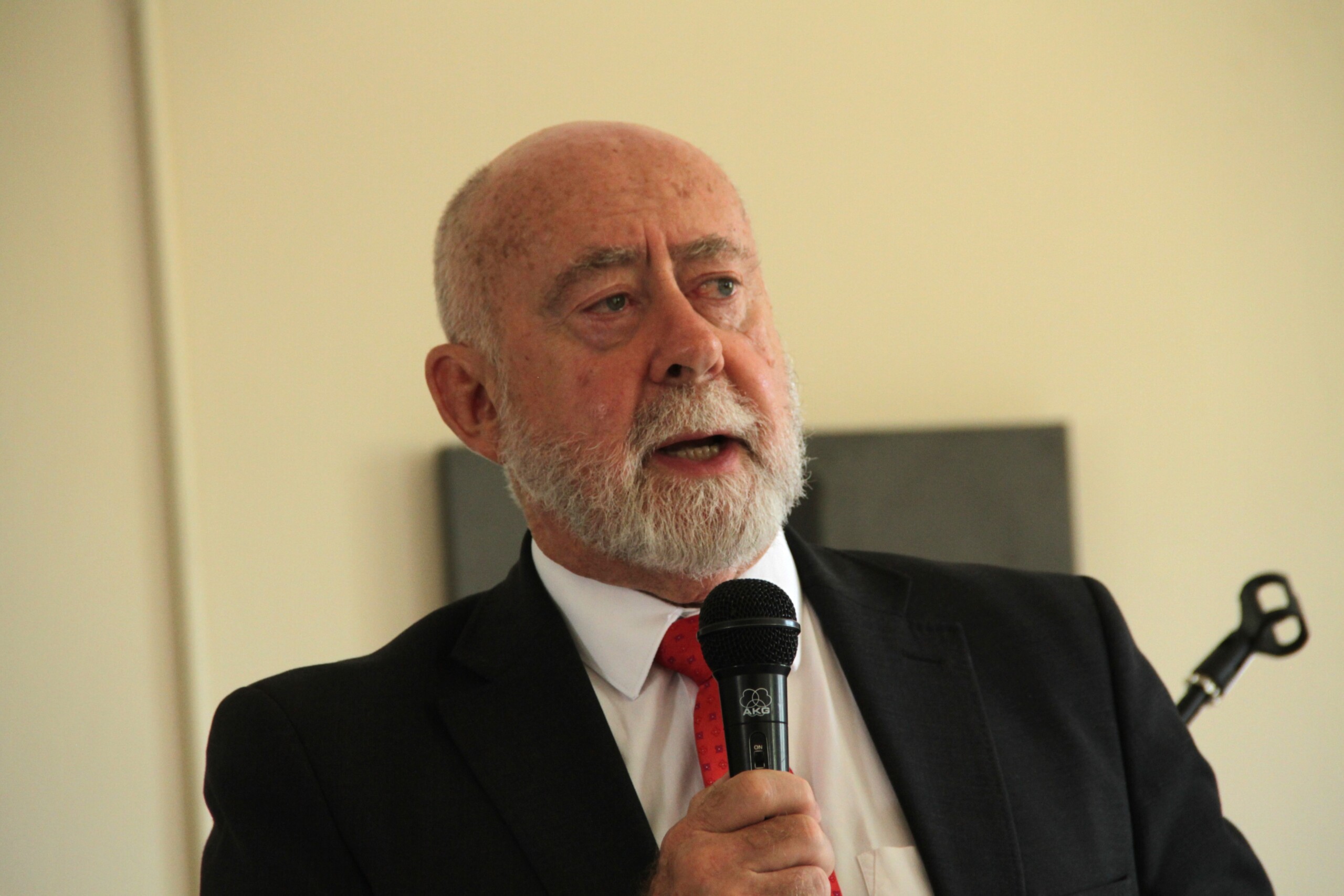 Wouter Basson deel lewenslesse uit ’33 jaar se stres’ aan feesgangers