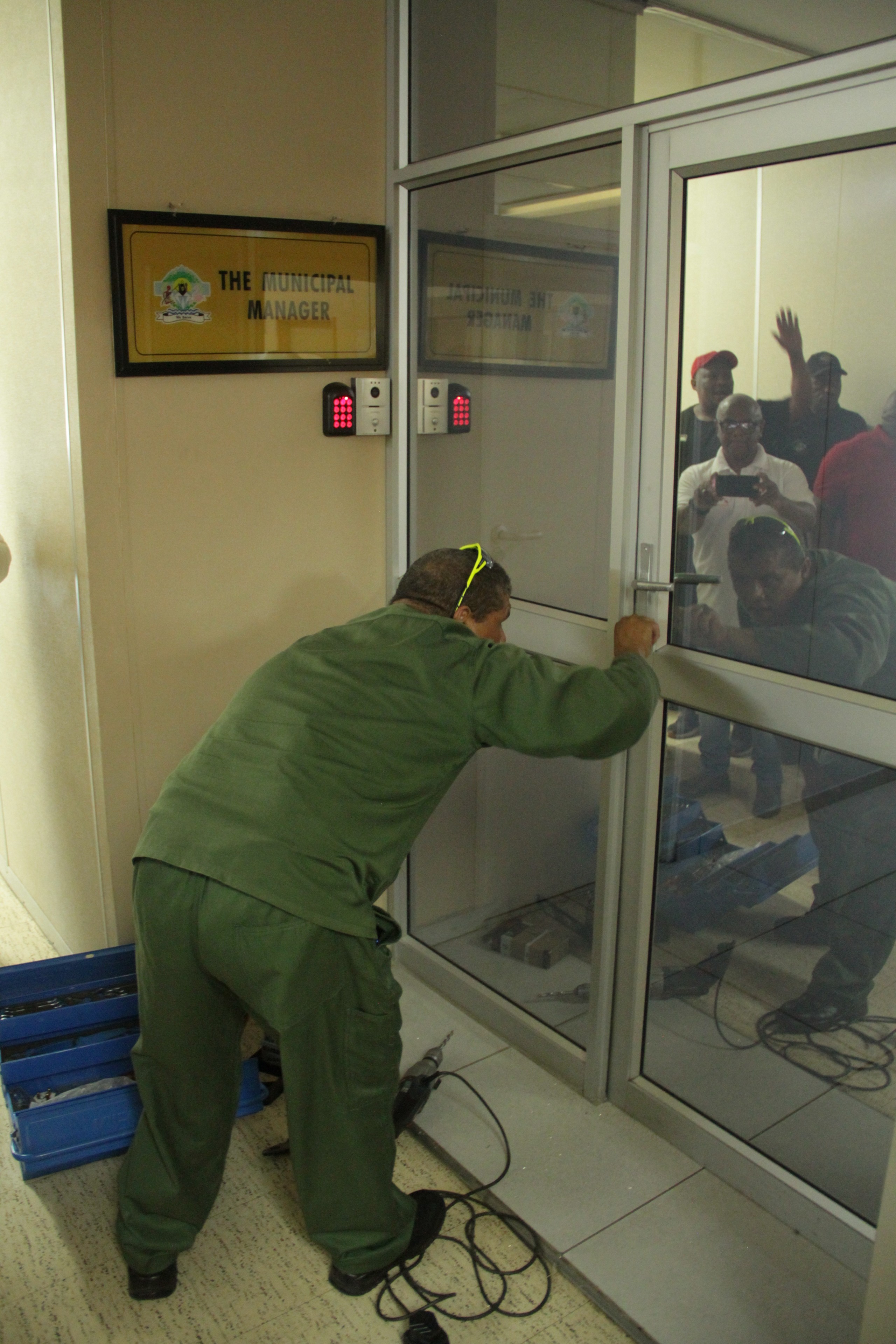 KYK | Groot rusie by Sol Plaatje-raadsvergadering oor betwiste skorsing