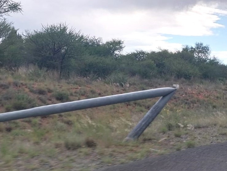 Hazardous night driving on N12 through Warrenton due to broken street lights