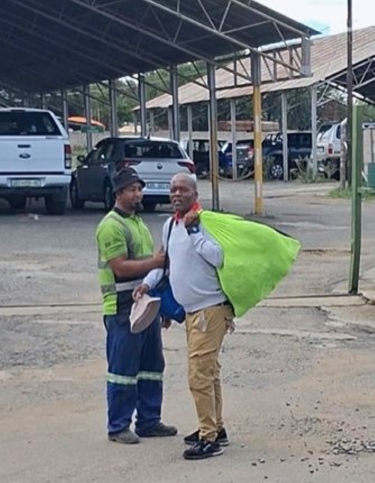 Workers at Ekapa leaving the premises with his belongings.