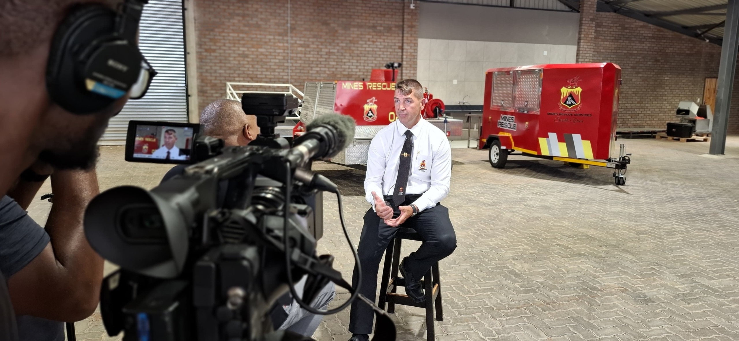 Terwyl die grootskaalse soek-en-reddingspoging na vyf vermiste kontrakteurs by Ekapa Minerals se Du Toitspan-myn by Joint Shaft met behulp van Mines Rescue Services (MRS) voortduur, staar uitdagings die reddingswerkers in die gesig.