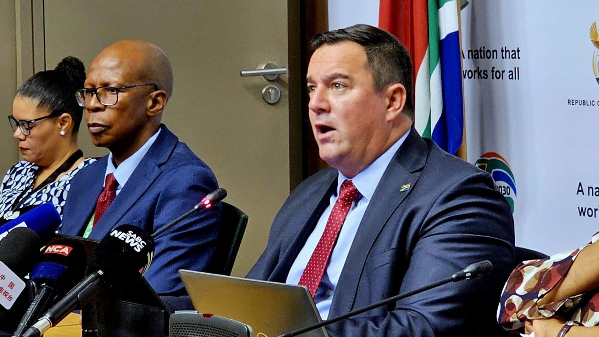 Agriculture minister faces legal challenge over foot-and-mouth vaccination ban