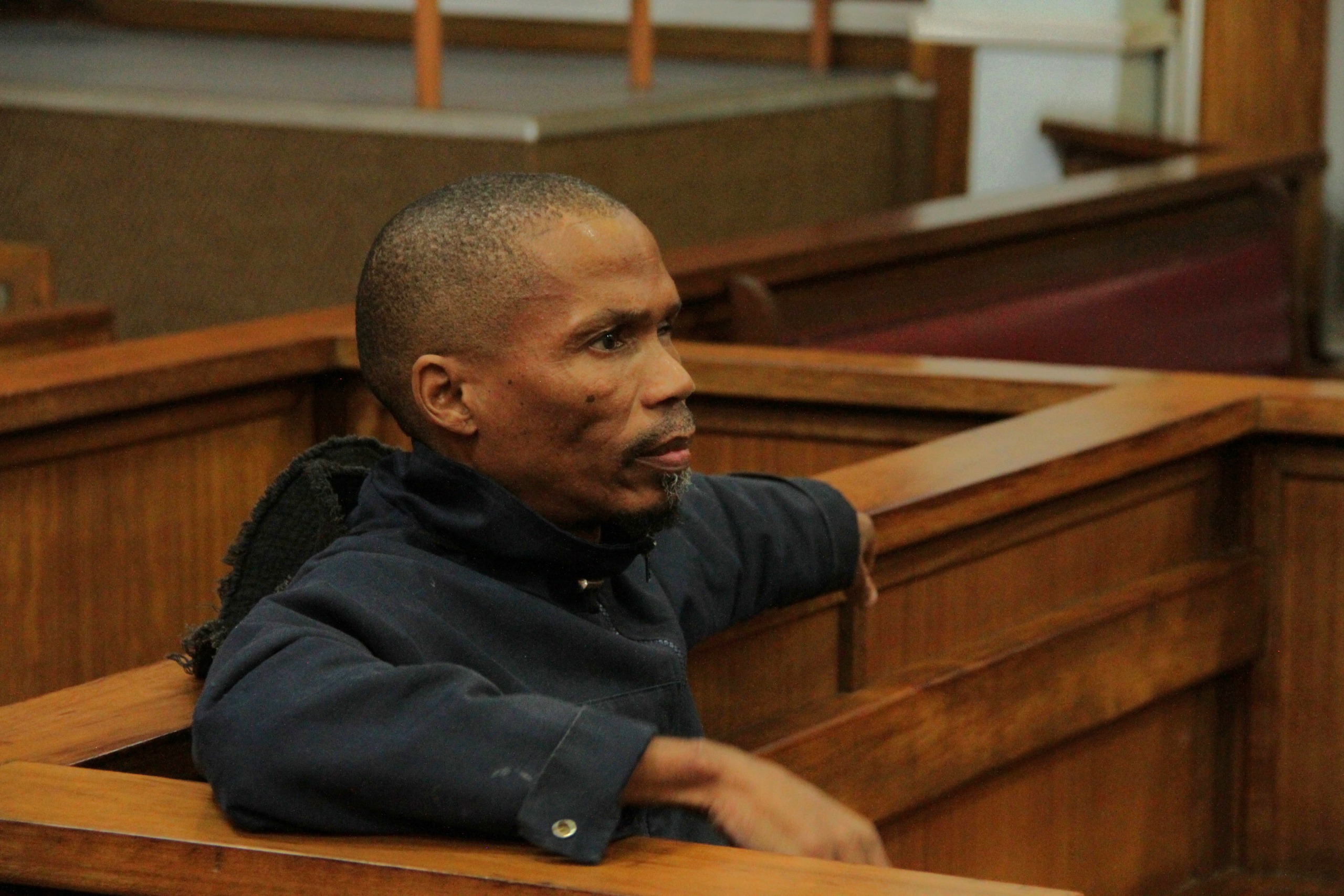 ‘Glimlaggende’ Kammies lewenslank gevonnis ná wrede moord op vrou