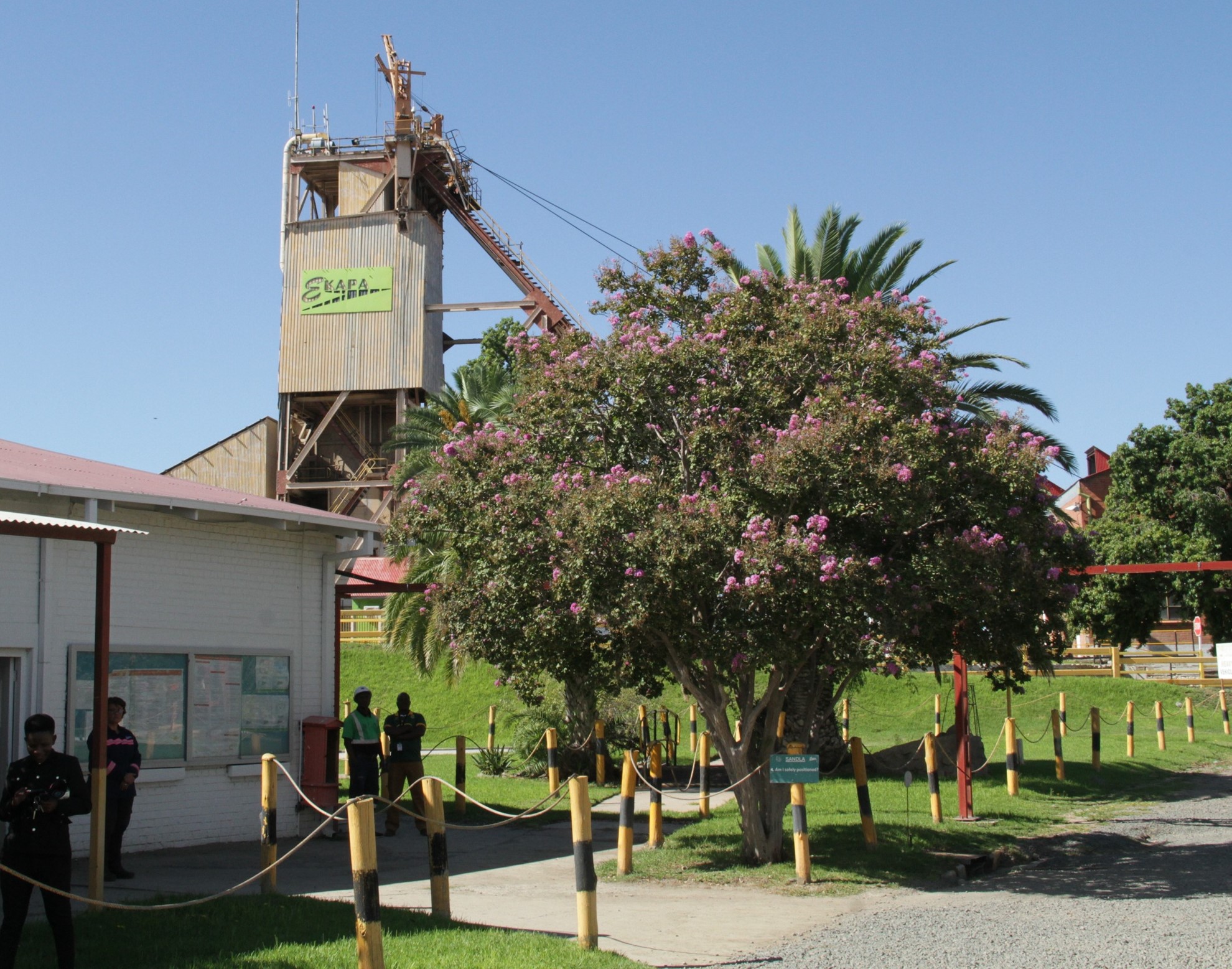 The National Union of Mineworkers (NUM) and the National Union of Metalworkers of South Africa (NUMSA) have launched an attack on the management of Ekapa Mine following the company’s successful application for provisional liquidation while search operations continue for five missing workers underground.