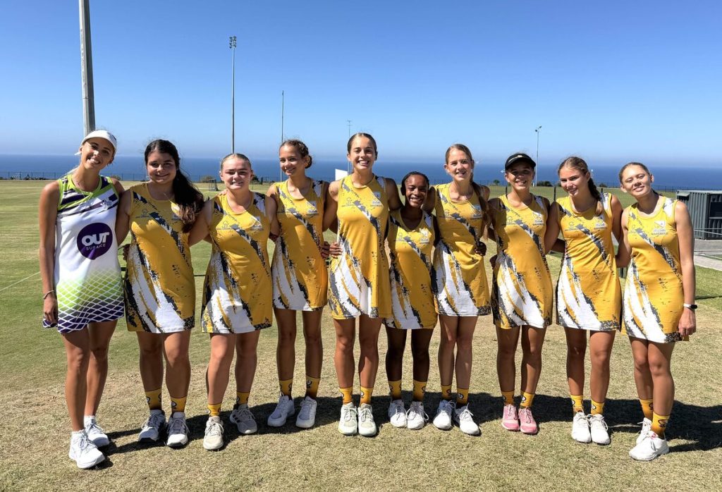 Hoërskool Hopetown se eerstenetbalspan by die AJ Sportweek in Mosselbaai.