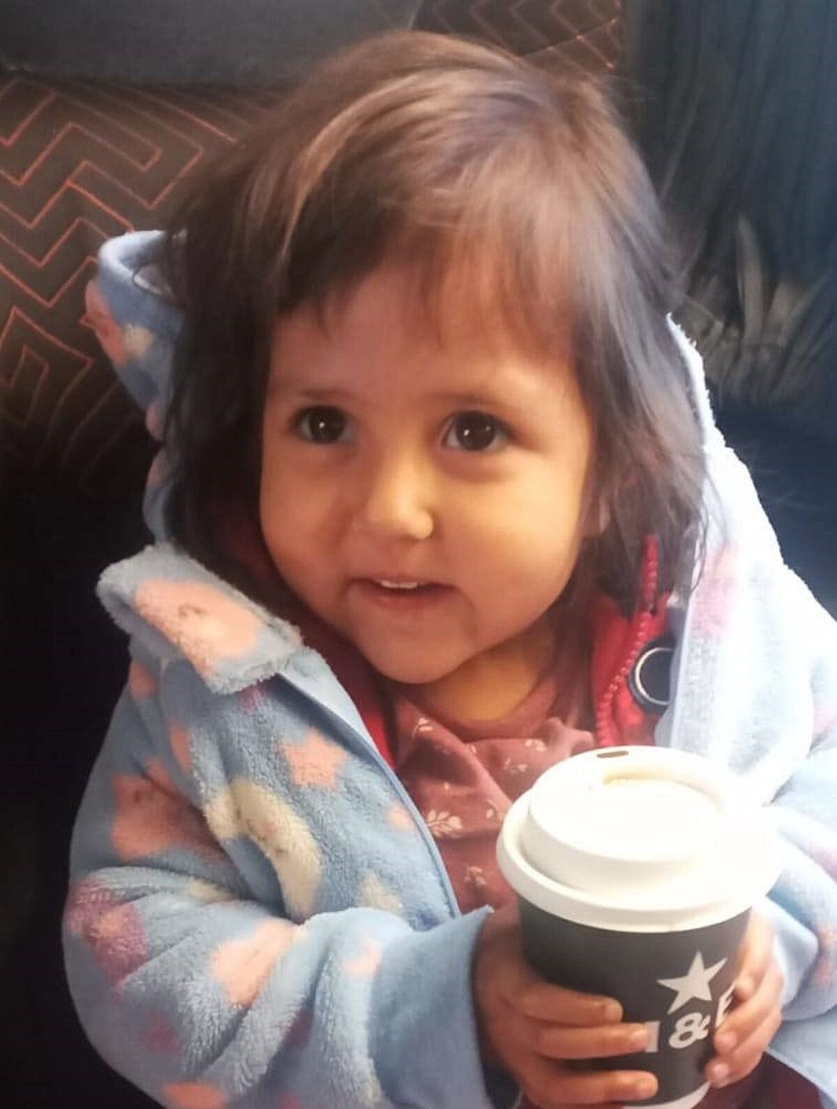 Ouma stap 830km om geld in te samel vir behandeling van kleinkind se rare siekte
