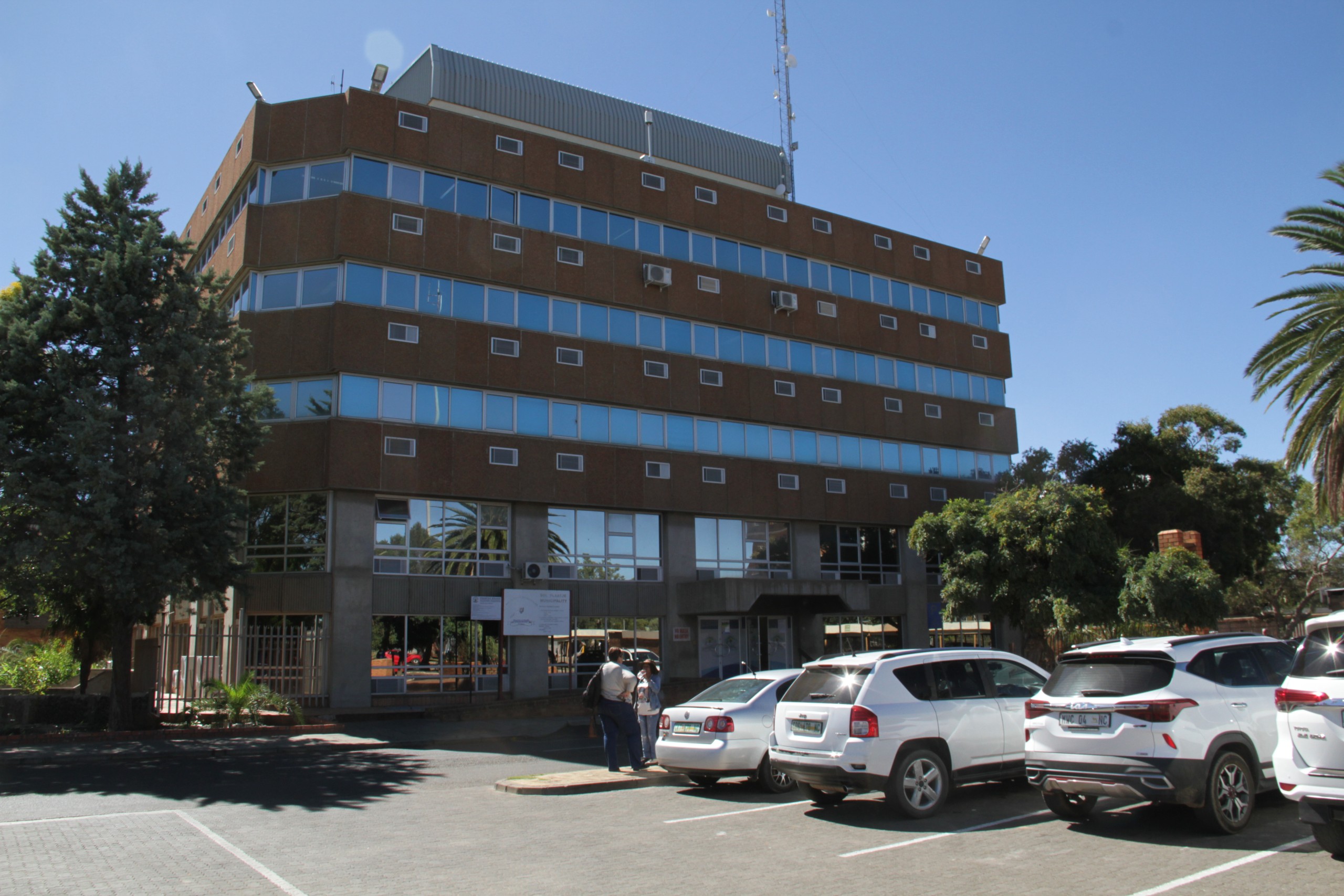 Die ANC en die EFF het ’n formele samewerkingsooreenkoms aangekondig wat daarop gemik is om “dienslewering te verbeter en die munisipaliteit te stabiliseer en die administrasie reg te ruk”.
