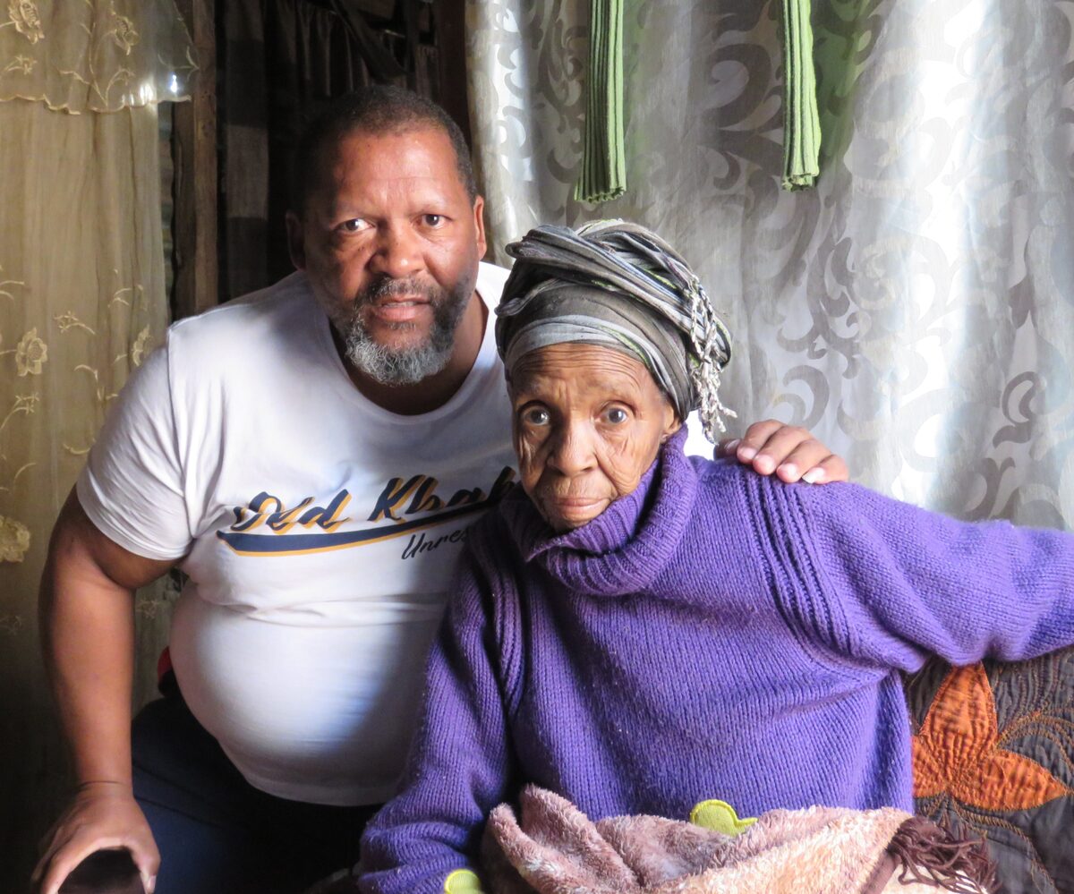 Gregory Taylor en Julia Selobogo