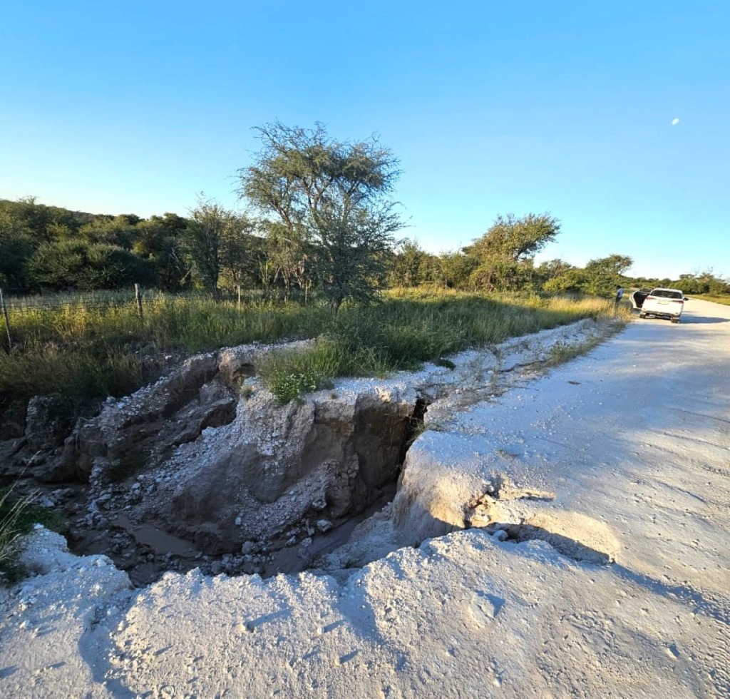 The road between Askham and Van Zylsrus in the Northern Cape.