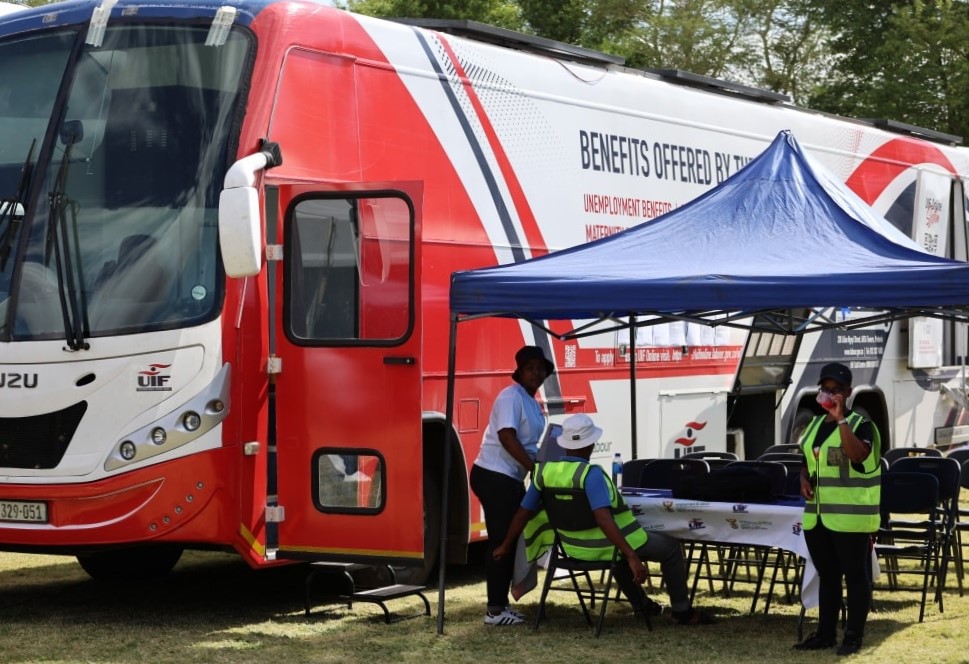 South Africa's number of unemployed people increased by 301 000 in the first quarter of the year.