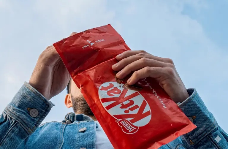 KitKat Panama launches signal-blocking wrapper for phone-free breaks.