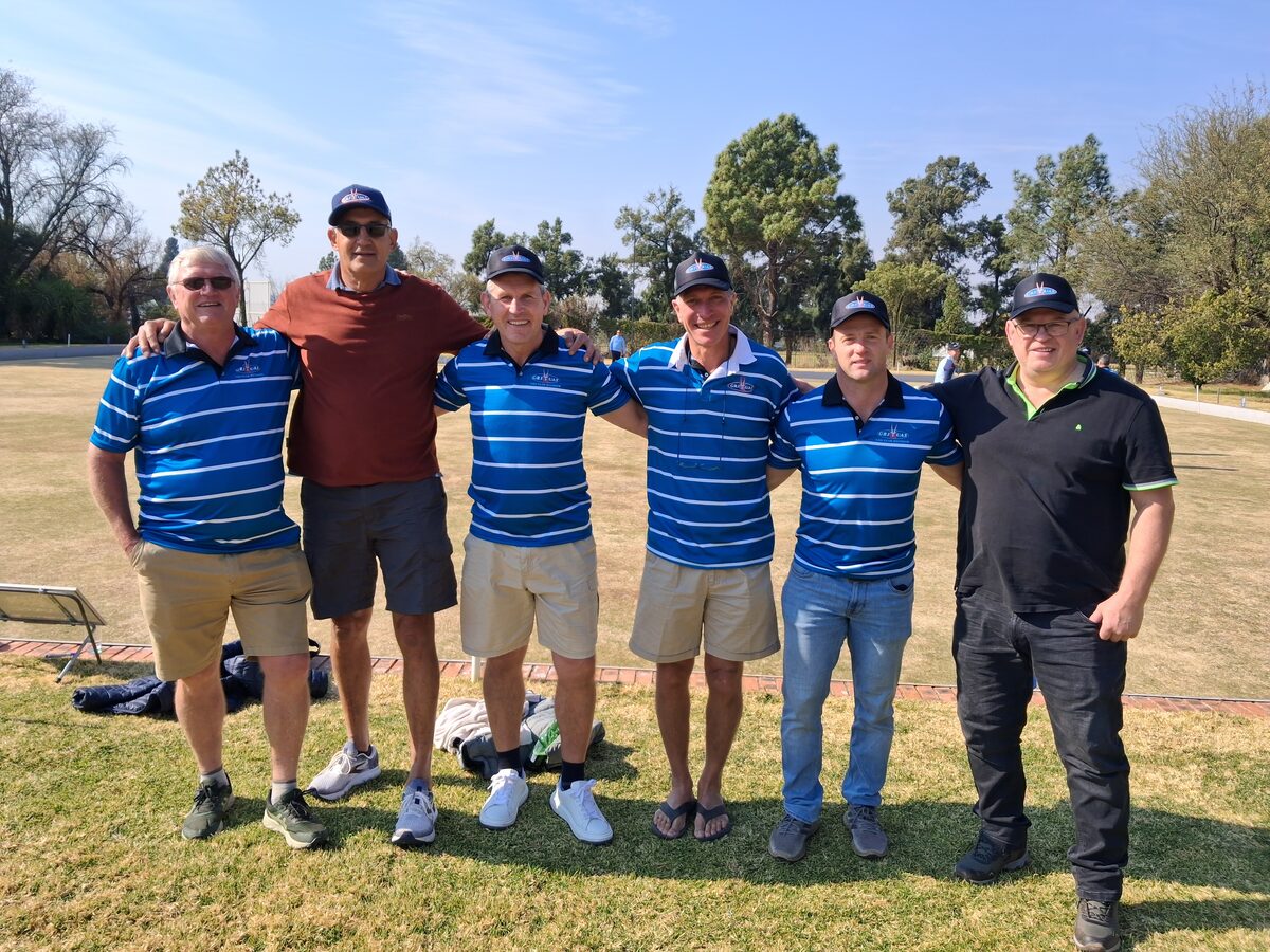 Van die oud-Griekwasrugbyspelers is van links Johan de Villiers, Frikkie de Villiers, Willem Liebenberg, Braam van Straaten, Sarel Pretorius en Philip Fouche.