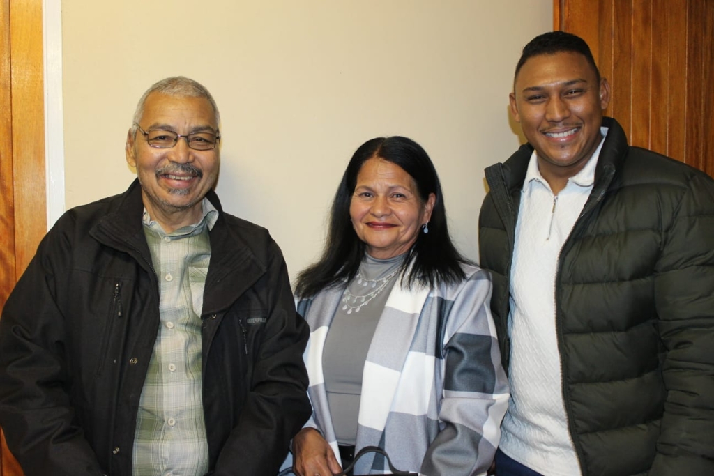 Eugene Swartz, Veronica Rose en VGK Upington se predikant, ds. Marlon Petro.