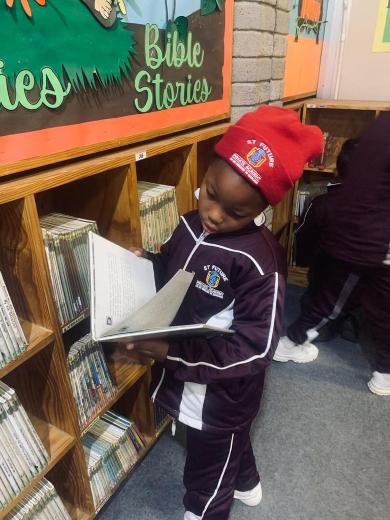 Boemo Mothibi was captivated during a recent visit to the Kimberley Library.