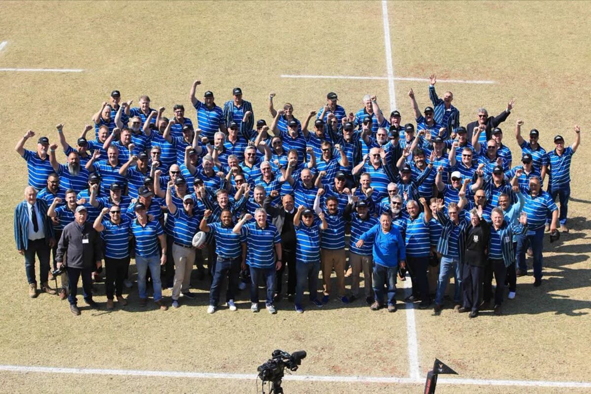 ŉ Groepfoto van die oud-Griekwaspelers wat Saterdag se wedstryd in Kimberley bygewoon het.