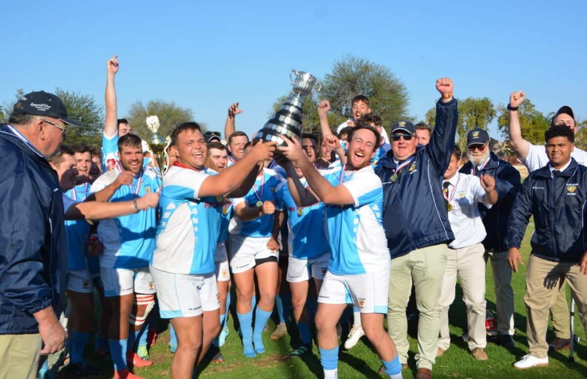 Vreugde vir Kakamas-rugbyklub. Dié span het die afgelope twee seisoene die ZF Mcgawu-ligatrofee hul eie gemaak. 