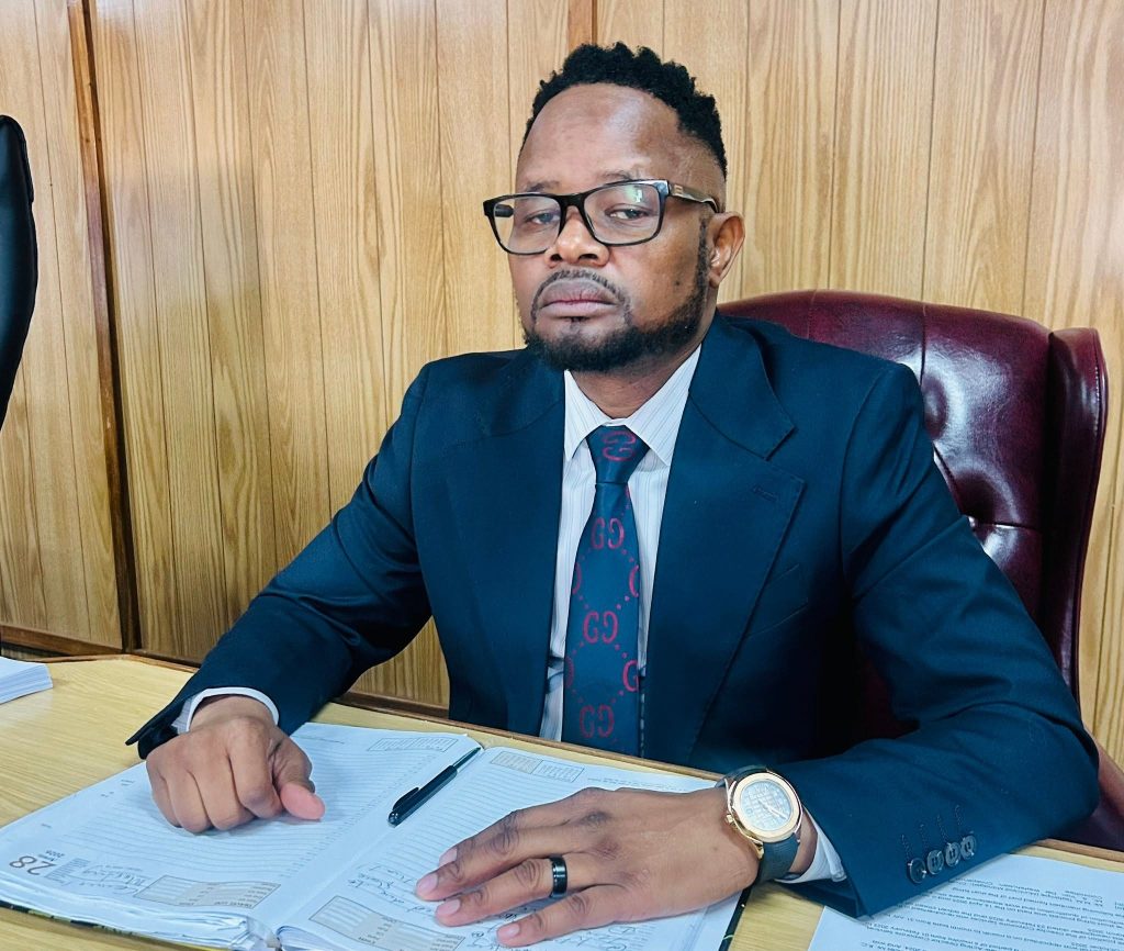 Martin Tsatsimpe, municipal manager 