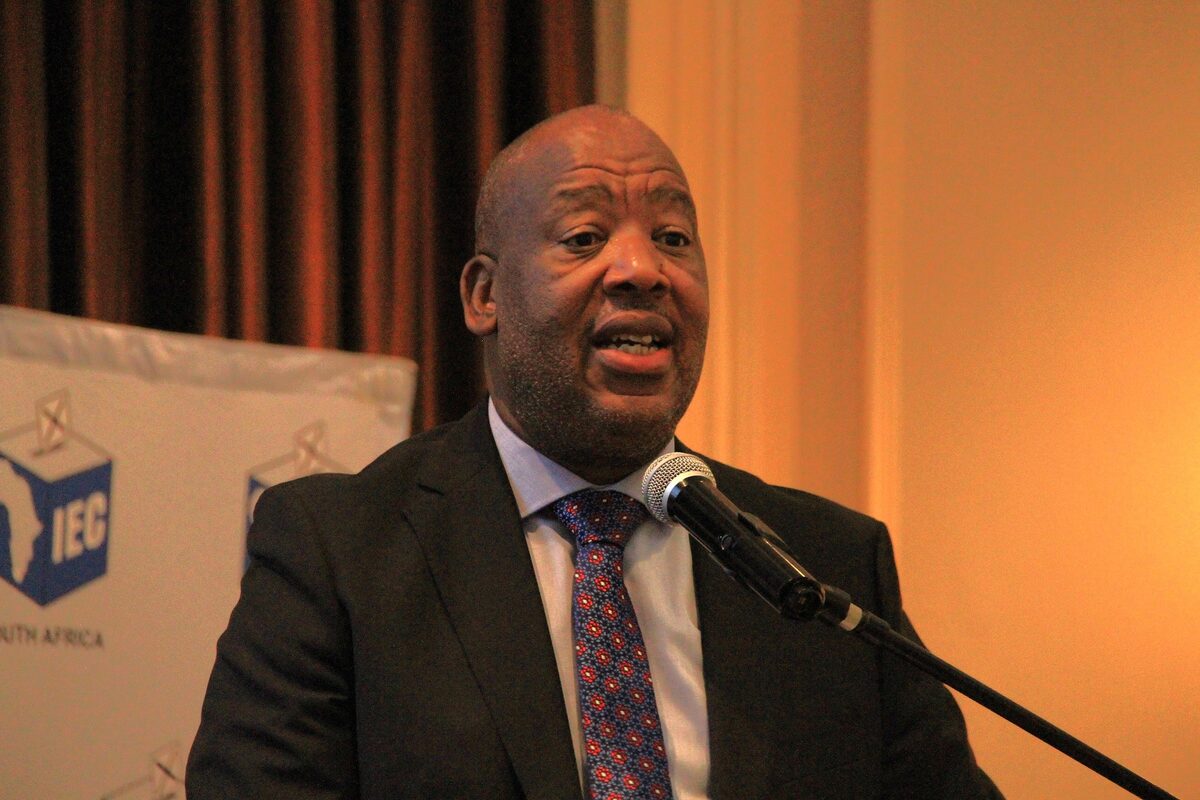 Die OVK se adjunk-hoofverkiesingsbeampte, Mawethu Sheburi.