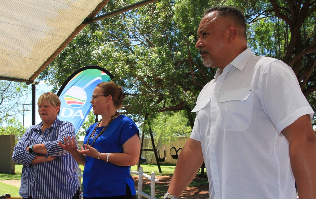 Glynnis Breytenbach, DA-LP, Lisa Schikerling, DA-LP en Noord-Kaapse voorsitter en Heinrich Pieterse,