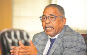 Firma gaan nou Poole ondersoek