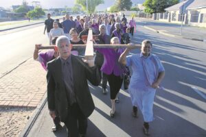 Kerk hou tradisionele kruisoptog