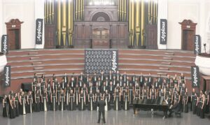 Hugenote sing ’n eerste plek los