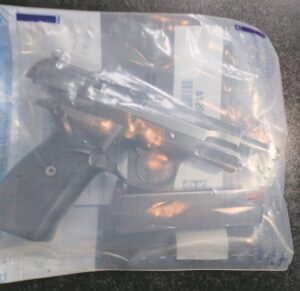 Polisie vind onwettige vuurwapen en ammunisie