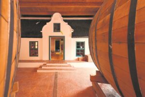 Kreatiewe Paarliet bekend vir haar kleurvolle klimrame