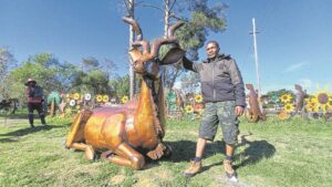 Statues chiselled for Africa!