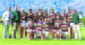 Seuns pak mekaar op sportterrein