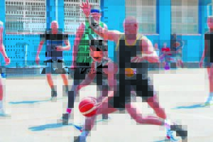 B Team koningvan basketbalbaan