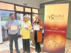 Paarliete skitter by internasionale toespraak-kompetisie