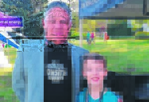 Jong hardloper laat wiel in Run the Vines