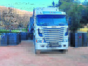 Paarl police patrol finds hijacked truck on farm