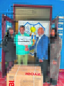 Oudmatrieks skenk krag aan hul skool