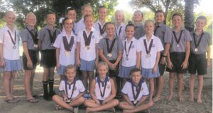 Jong swemmers laat rekords spat