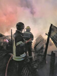 52 mense dakloos ná brand