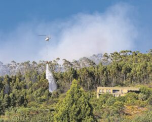 Plaaswag sê Paarlberg-brand ‘kon verhoed word’