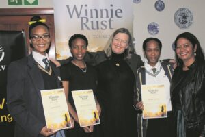 Vier deel Winnie Rust-prys