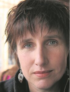 Breytenbach bied gewilde skryfskole aan