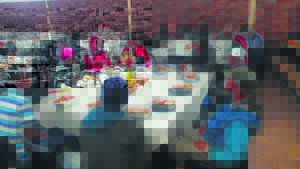 Meer as 500 mans byeen vir ete