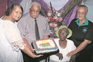 Gouda se Ouma Dora dank Heer vir 100 jaar