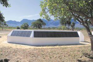 Muur van herinnering in Parys-begraafplaas onthul