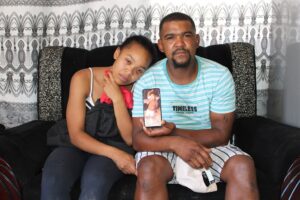 Vierjarige sterf onder wiele