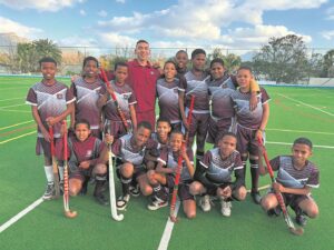 Orleansvale-hokkiespan wen eerste wedstryd