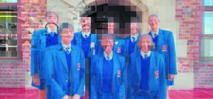 Netbalspelers dring deur