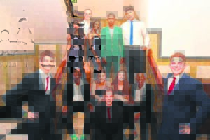 Junior stadsraad geniet dansbal