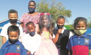 Oudleerder skenk leesboeke