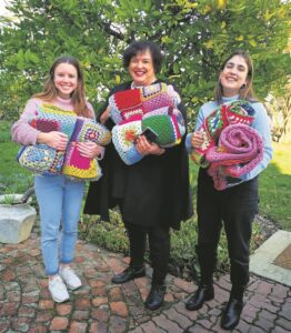 Groot Kersboom lewer talle ’bersies om koue te verdryf