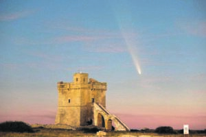 Aanskou die komeet Tsuchinshan-Atlas